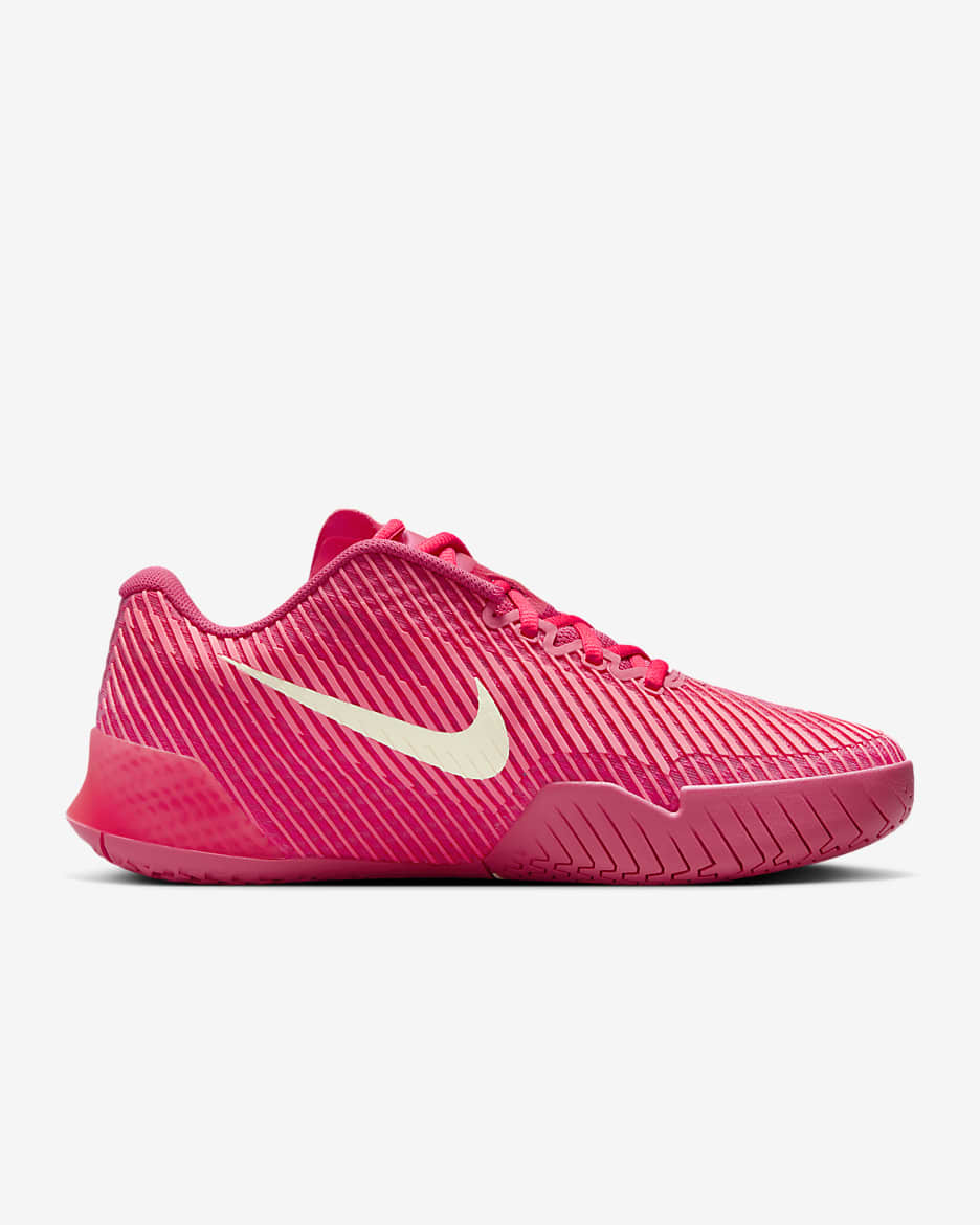 Nike hard court tennis shoes best sale